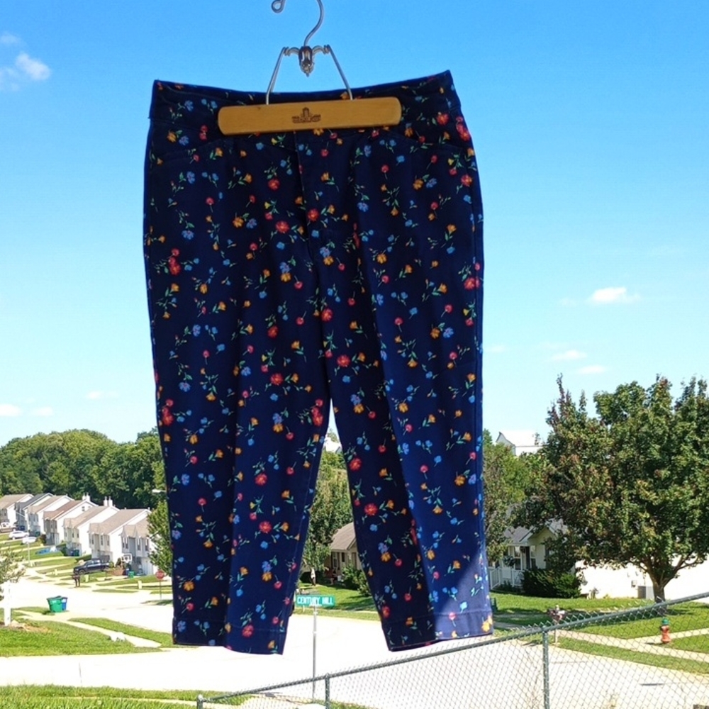 St. John's Bay Floral Capris - Navy